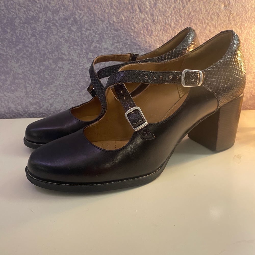 Tarah Presley Clarks block heels with straps 8 1/2 black